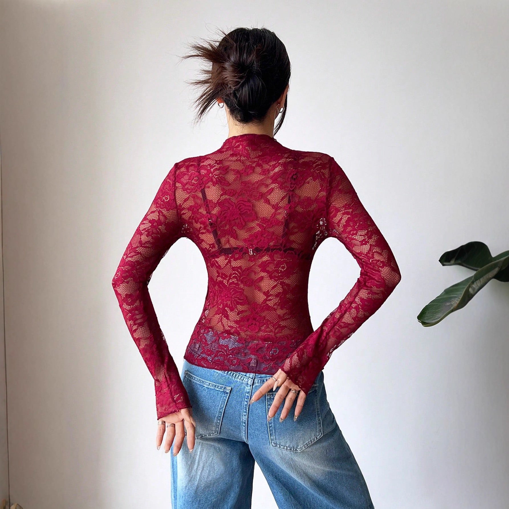 Single Layer Long Sleeved Slim Lace Top